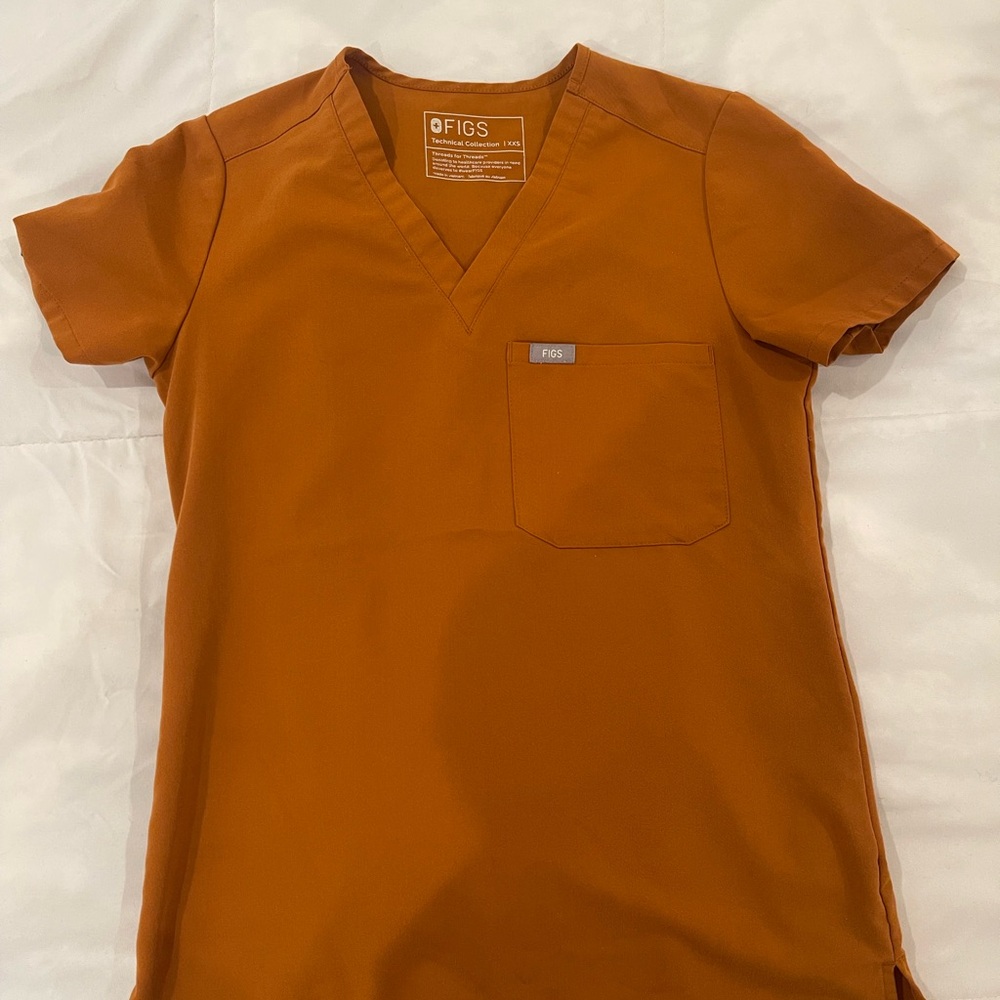 FIGS Catarina Classic V-Neck Scrub Top